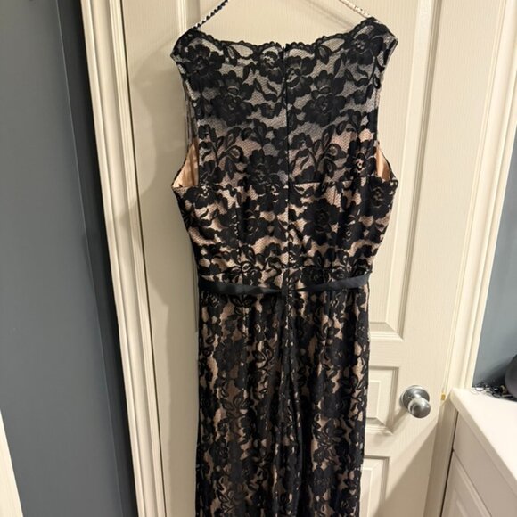 Amazing Beautiful Lace Jumpsuit - Picture 2 of 3